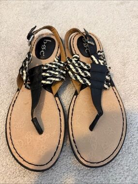 B.O.C. 8 black & gold sandals 🩴
